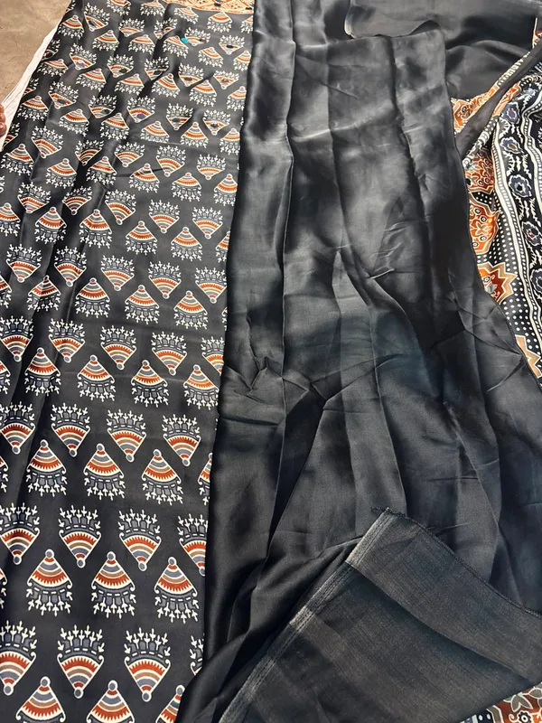 Black_Silk_Saree_For_Women