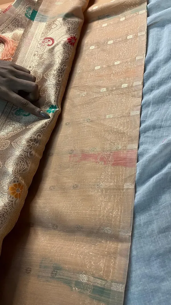 Gold_Banarasi_Silk_Saree_With_Floral_Weave_And_Contrast_Border