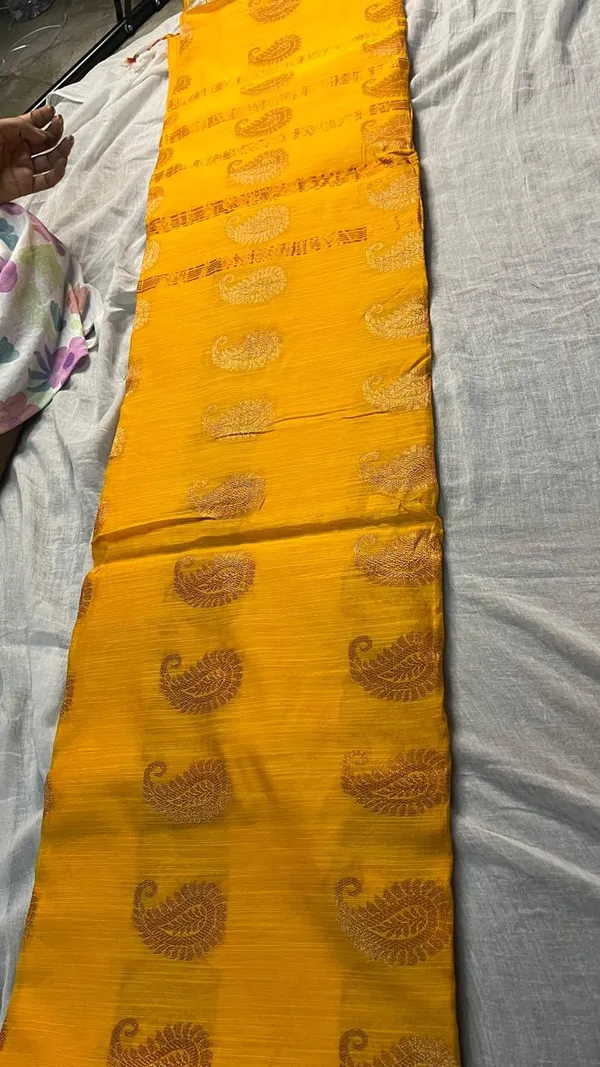 Yellow_Silk_Saree_With_Golden_Zari_Weave_Border_And_Motifs_For_Women