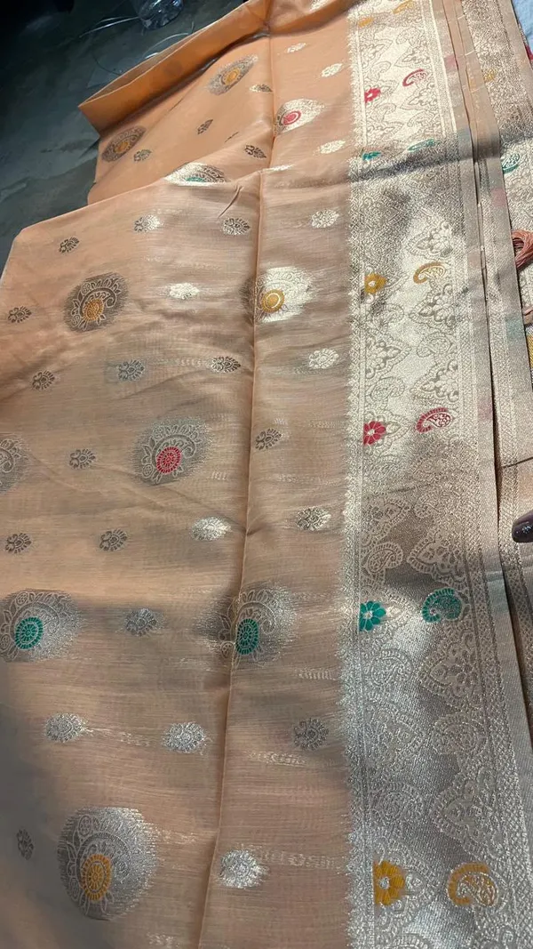 Gold_Banarasi_Silk_Saree_With_Floral_Weave_And_Contrast_Border