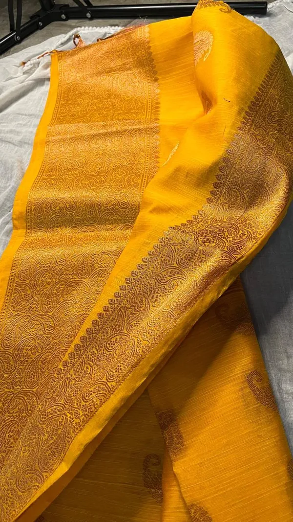 Yellow_Silk_Saree_With_Golden_Zari_Weave_Border_And_Motifs_For_Women