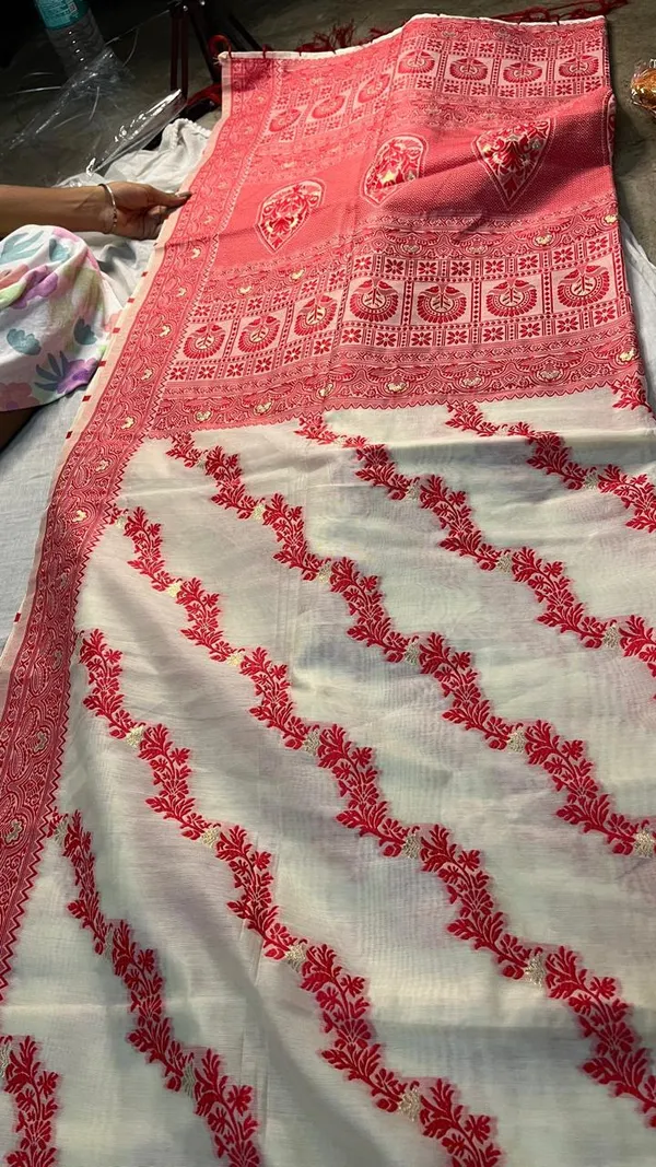 White_Cotton_Embroidered_Red_Floral_Dupatta_For_Women