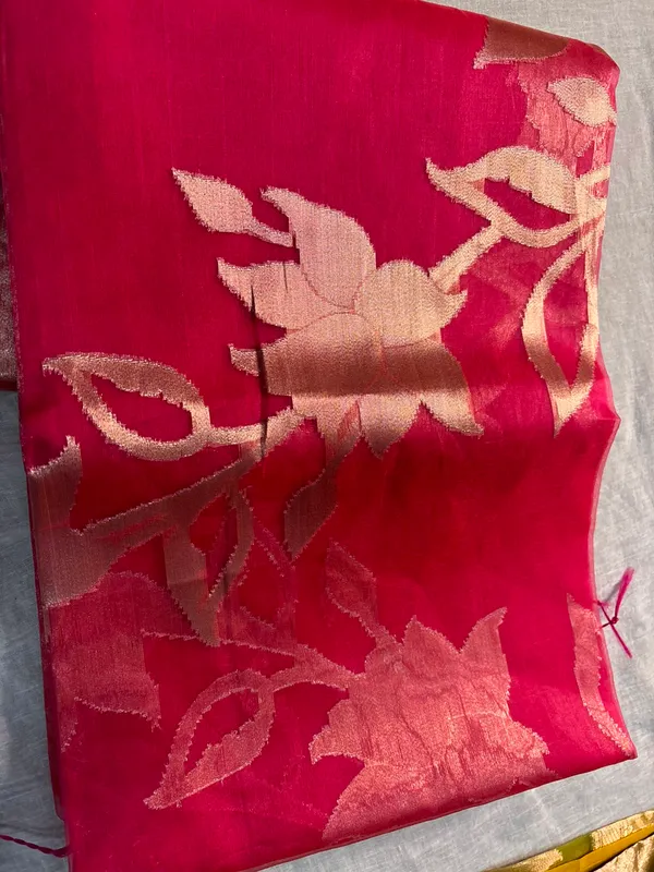 Red_Silk_Saree_With_Golden_Zari_Border_And_Peacock_Motifs