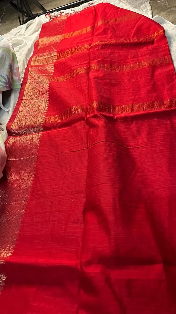 Red_Silk_Saree_With_Golden_Zari_Border_For_Women