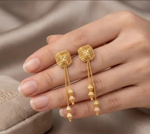 Tijarah_Gold_Dangle_Earring_Brass_Gold-Plated_For_Women_Pack_Of_1