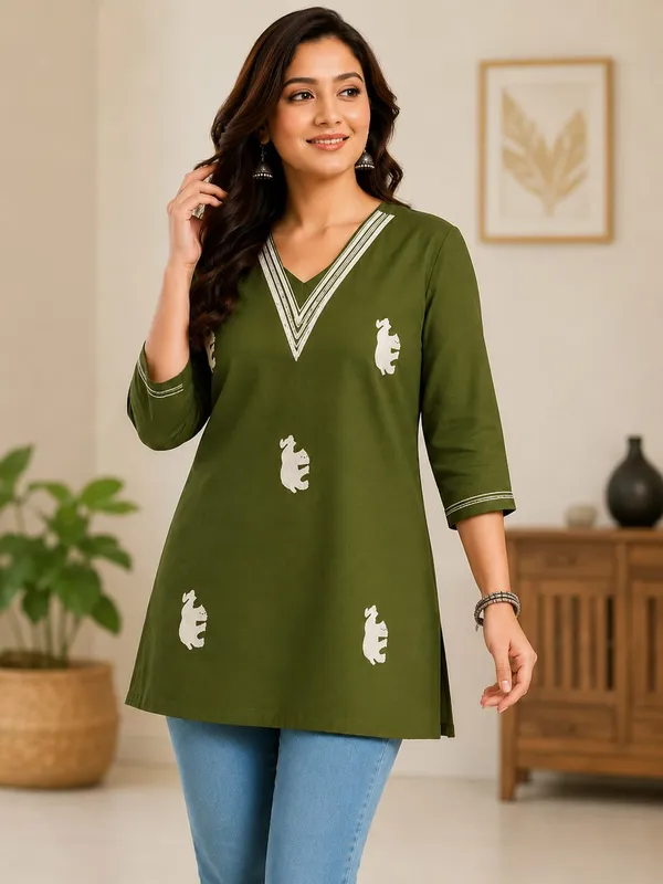 Green_Rayon_Elephant_Print_V_Neck_A_Line_Tunic_Top_For_Women