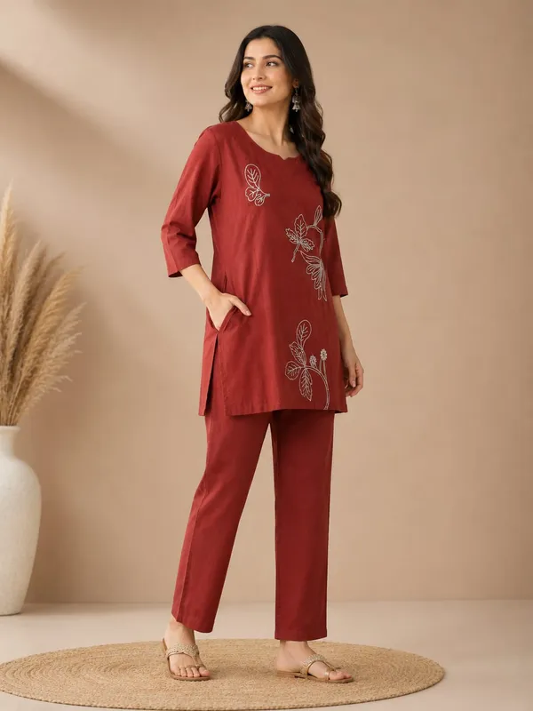 Maroon_Cotton_Embroidered_Straight_Kurta_Set_For_Women
