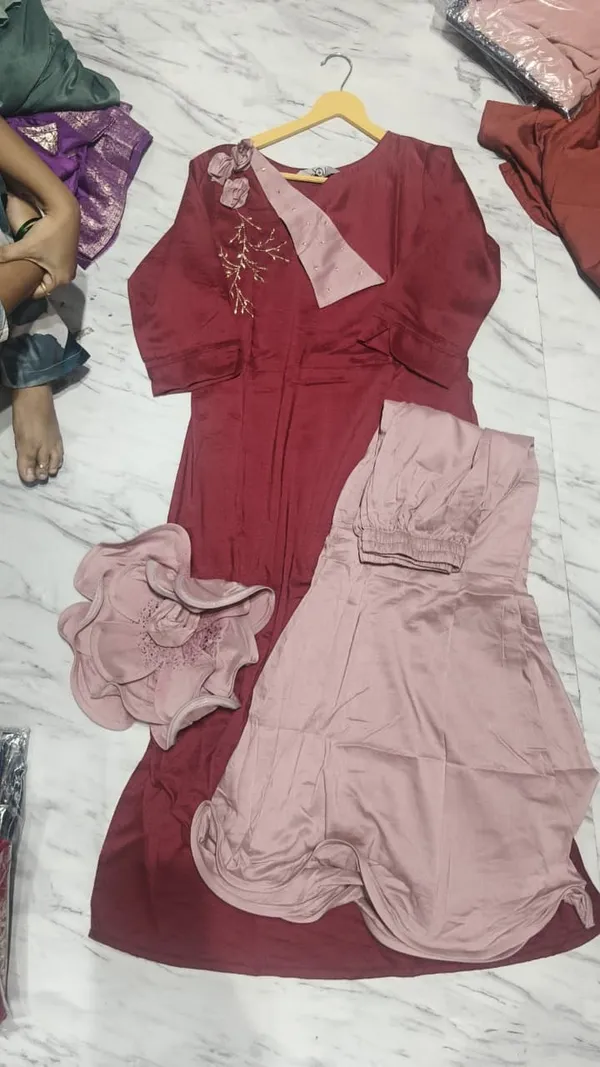 Maroon_Pink_Handloom_Cotton_Floral_Embroidered_Kurta_Set_For_Women