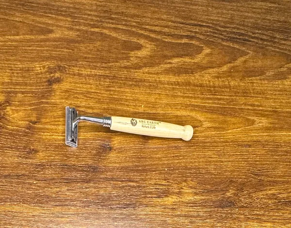 Bamboo_3-Blade_Pivoting_Head_Shaving_Razor_Eco-Friendly_-_Pack_Of_3
