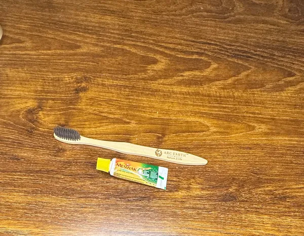 Meswak_Herbal_Dental_Kit_Bamboo_Toothbrush_Neem_&_Toothpaste_Set_Of_5