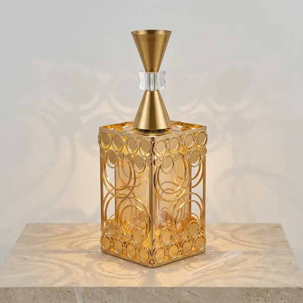 Gold_Metal_Premium_Design_Perfume_Bottle_For_Home_Decor
