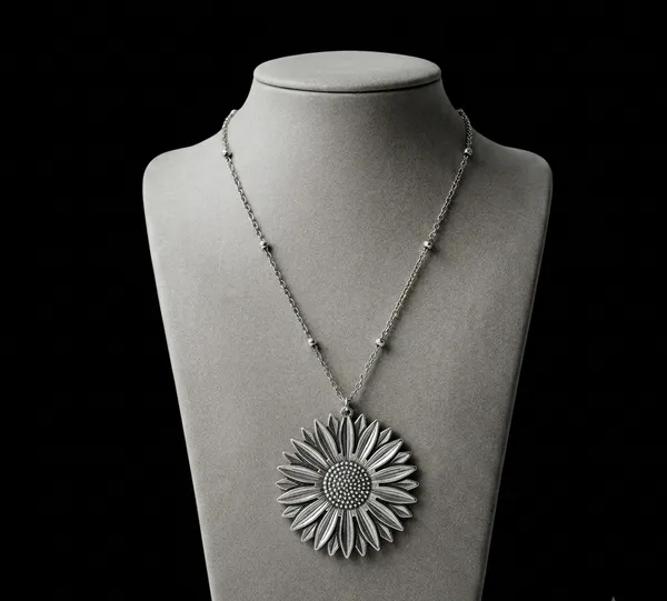 Silver_Toned_Sunflower_Pendant_Necklace_For_Women