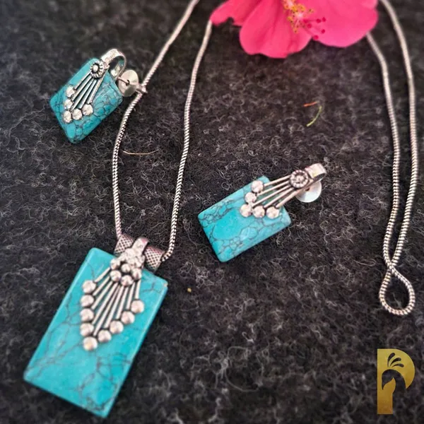 Turquoise_And_Silver_Oxidised_Premium_And_Fancy_Design_Pendant_Necklace_And_Earrings_Set_For_Women