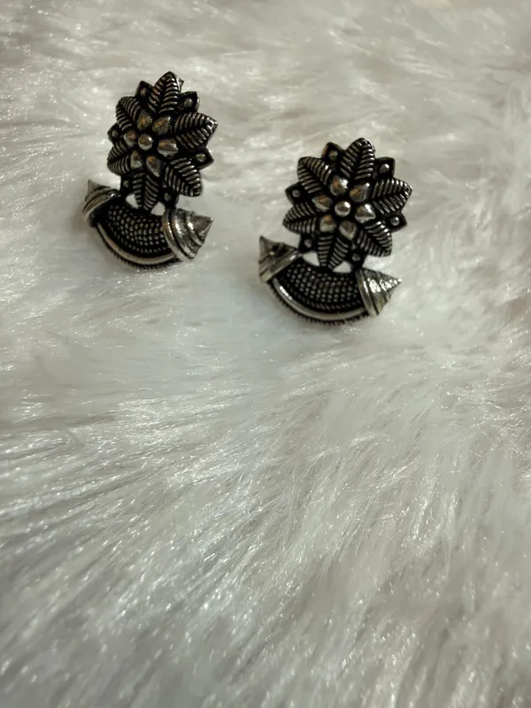 Silver_Alloy_Metal_Premium_And_Fancy_Design_Stud_Earrings_For_Women