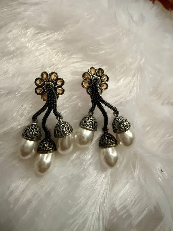 Silver_And_White_Oxidised_Premium_And_Fancy_Design_Drop_Earrings_For_Women