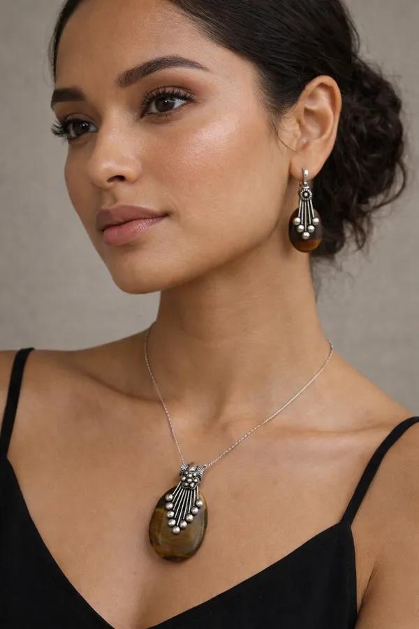Silver_And_Amber_Brown_Oxidised_Premium_And_Fancy_Design_Pendant_Necklace_For_Women