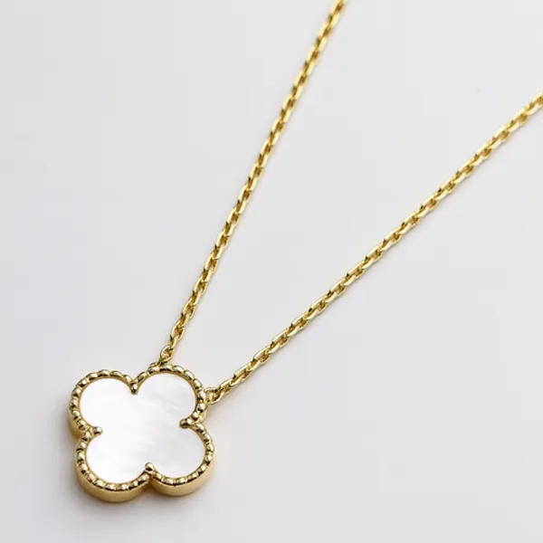 Luna_Leaf_Pendant