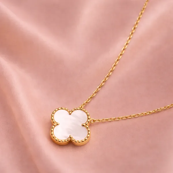 Luna_Leaf_Pendant