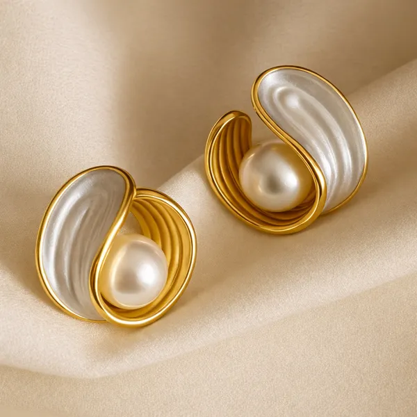 Moon_Drop_Pearl_Earring_