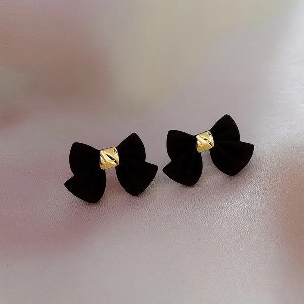 Black_Bliss_Bow_Earring_