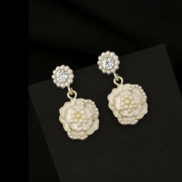 White_Grace_Flower_Earrings_