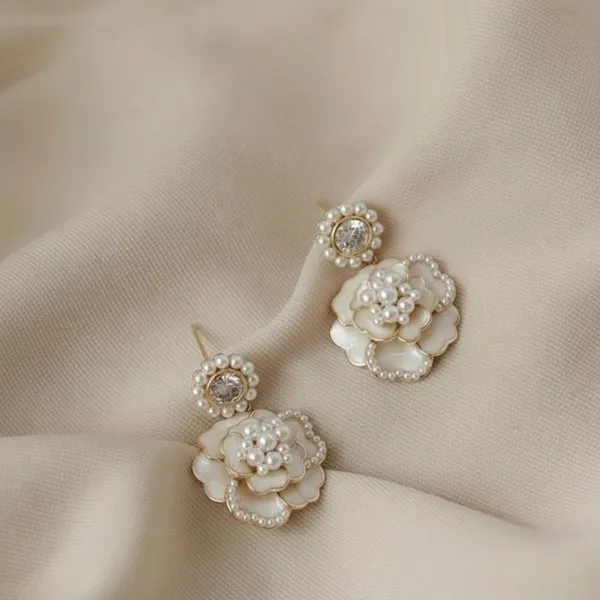 White_Grace_Flower_Earrings_