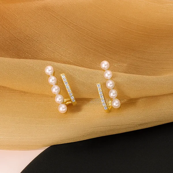 The_Dazzle_Bar_Earring_
