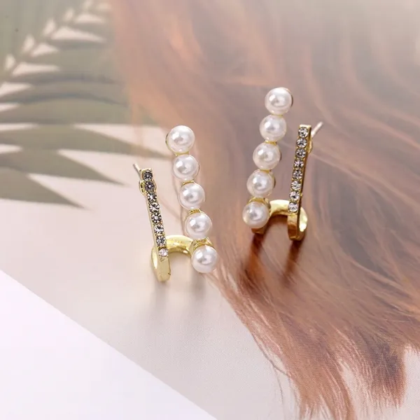 The_Dazzle_Bar_Earring_