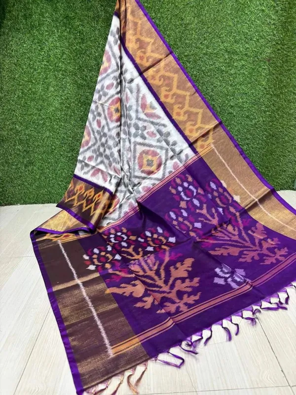 Designer_Ikat_Patola_Style_Silk_Saree_With_Golden_Border