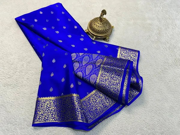 Elegant_Handwoven_Traditional_Semi_Brocade_Crepe_Silk_Women's_Saree_