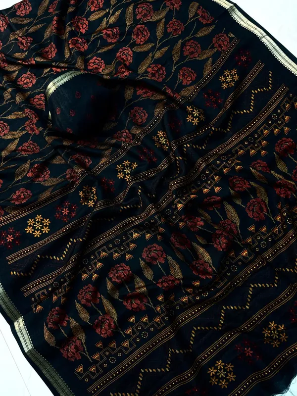 Elegant_Marshmallow_Bloom_Silk_Saree_with_Designer_Appeal_