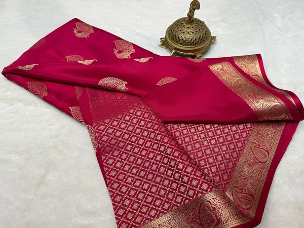 Elegant_Pink_Brocade_Mysore_Silk_Saree_Gatti_Peacock_Butta_for_wedding