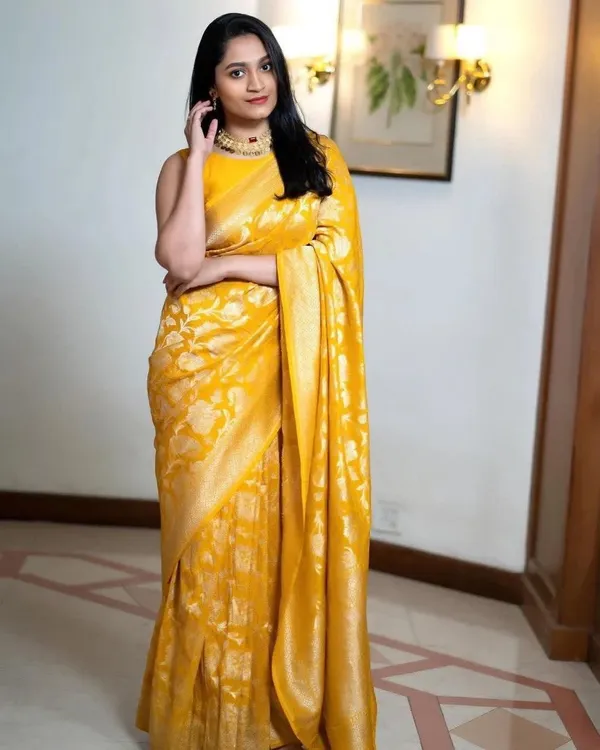 Yellow_Brown_Gold-Toned_Floral_Zari_Kanjivaram_Saree