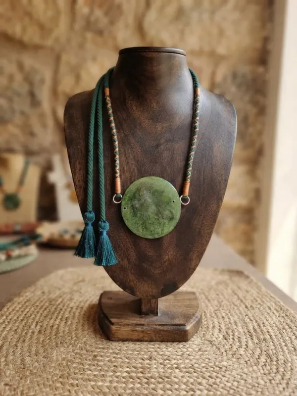 Daily_Wear_Necklace_In_Green_Threads_For_Women