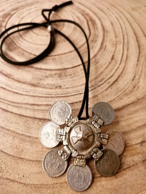 Antique_25_Paise_Coin_Pendant_Necklace_For_Women