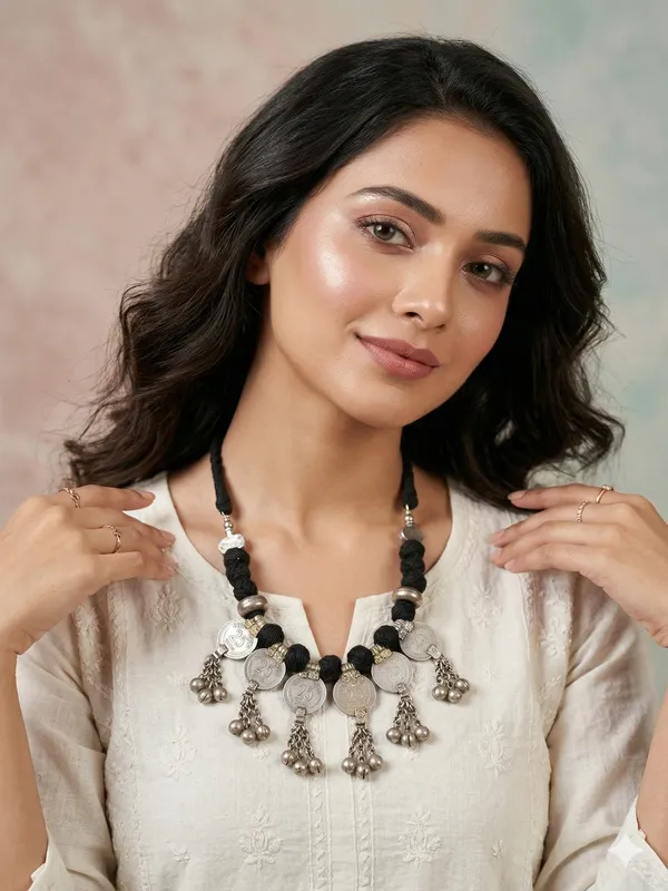 Antique_25_Paise_Coins_Necklace_With_Black_Thread