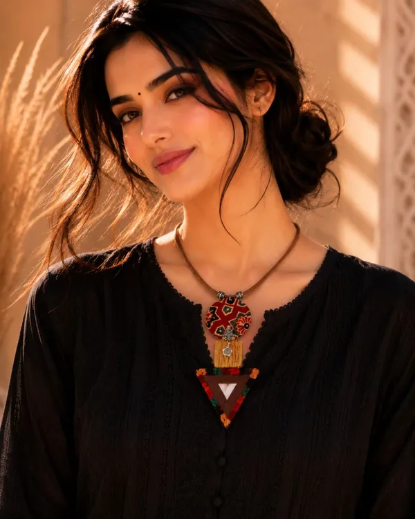 Fabric_&_Leather_Fusion_Statement_Necklace_For_Women