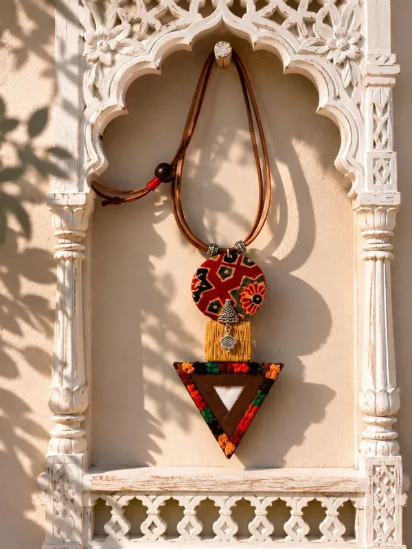 Fabric_&_Leather_Fusion_Statement_Necklace_For_Women