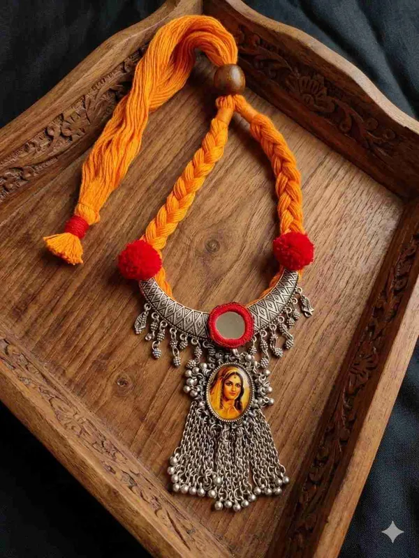 Rajwadi_Necklace_With_Metal_Pendant_For_Women