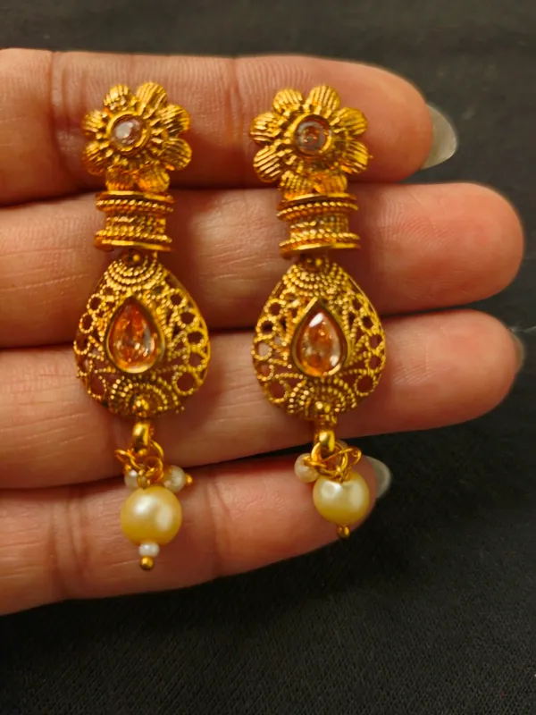 Antique_Gold-Plated_Floral_Teardrop_Necklace_Set