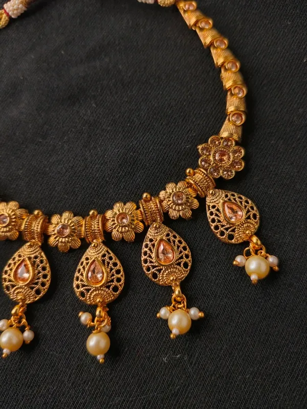 Antique_Gold-Plated_Floral_Teardrop_Necklace_Set