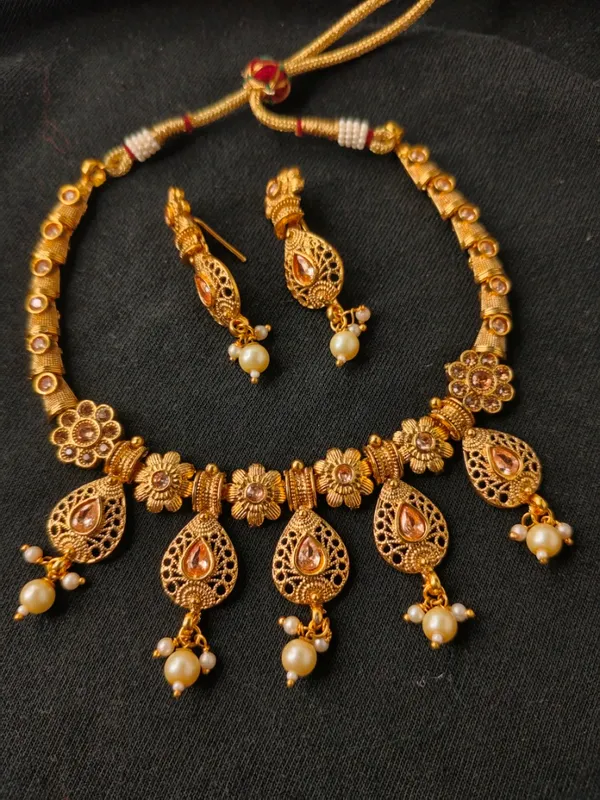 Antique_Gold-Plated_Floral_Teardrop_Necklace_Set