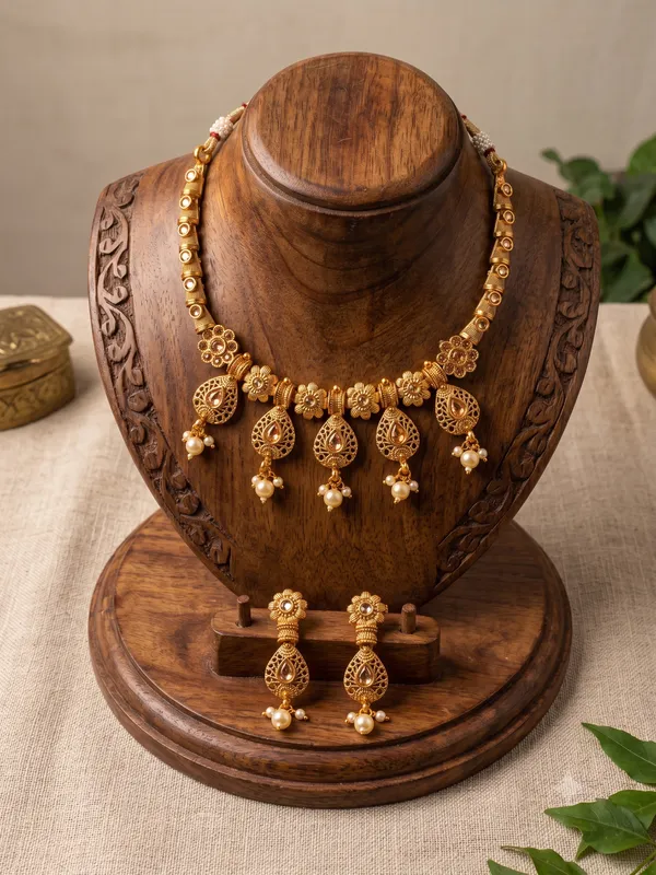 Antique_Gold-Plated_Floral_Teardrop_Necklace_Set