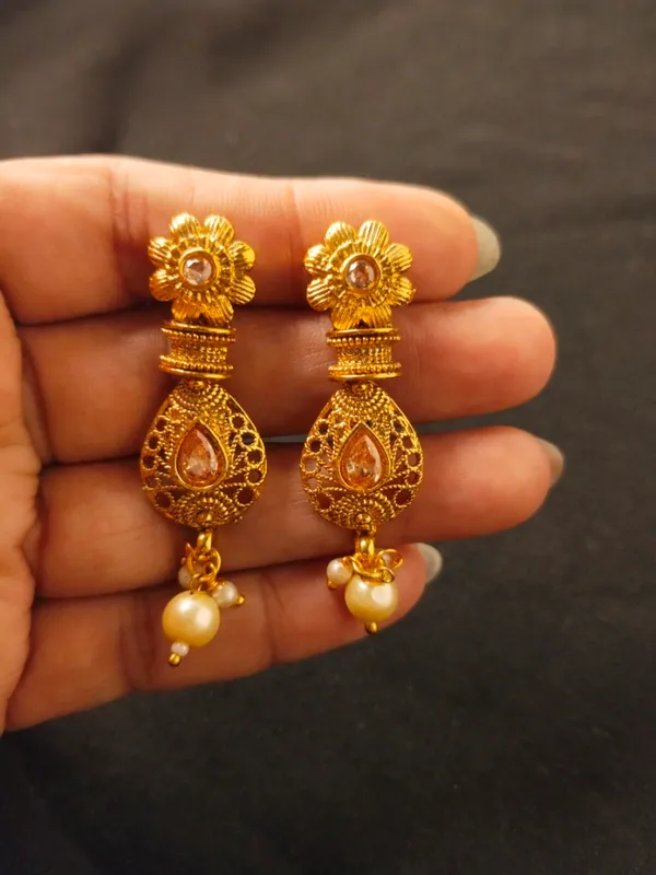 Antique_Gold-Plated_Floral_Teardrop_Necklace_Set