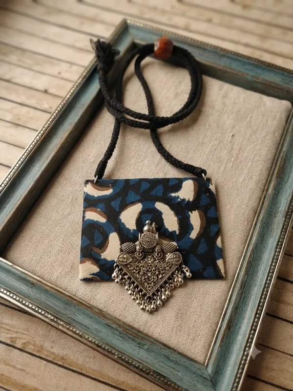 Block_Print_Fabric_Necklace_with_Oxidised_Metal