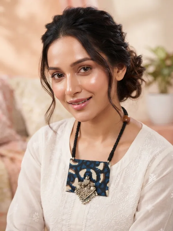 Block_Print_Fabric_Necklace_with_Oxidised_Metal