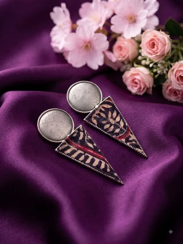 Brass_Long_Earrings_With_Kalamkari_Fabric_For_Women
