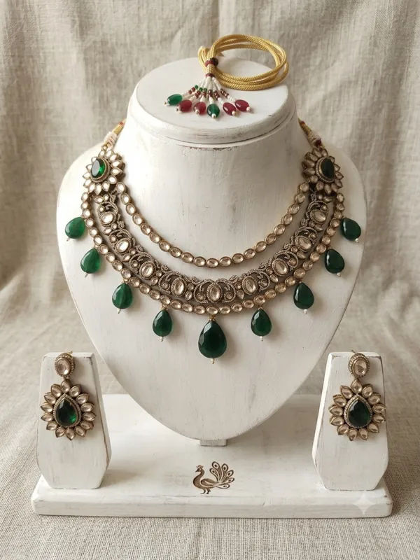 Emerald_Green_Kundan_Layered_Necklace_Set