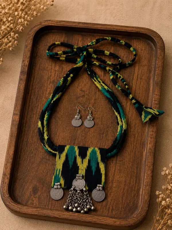 Green_&_Black_Ikat_Fabric_Necklace