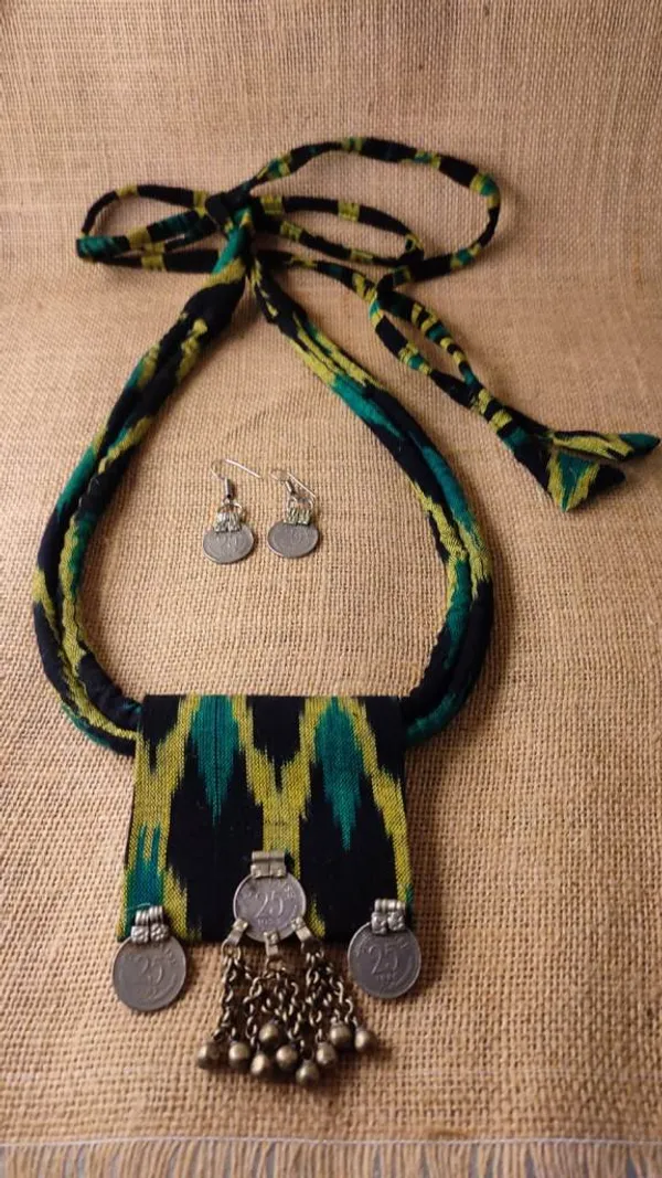 Green_&_Black_Ikat_Fabric_Necklace